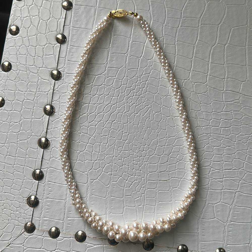 Vintage pearl necklace